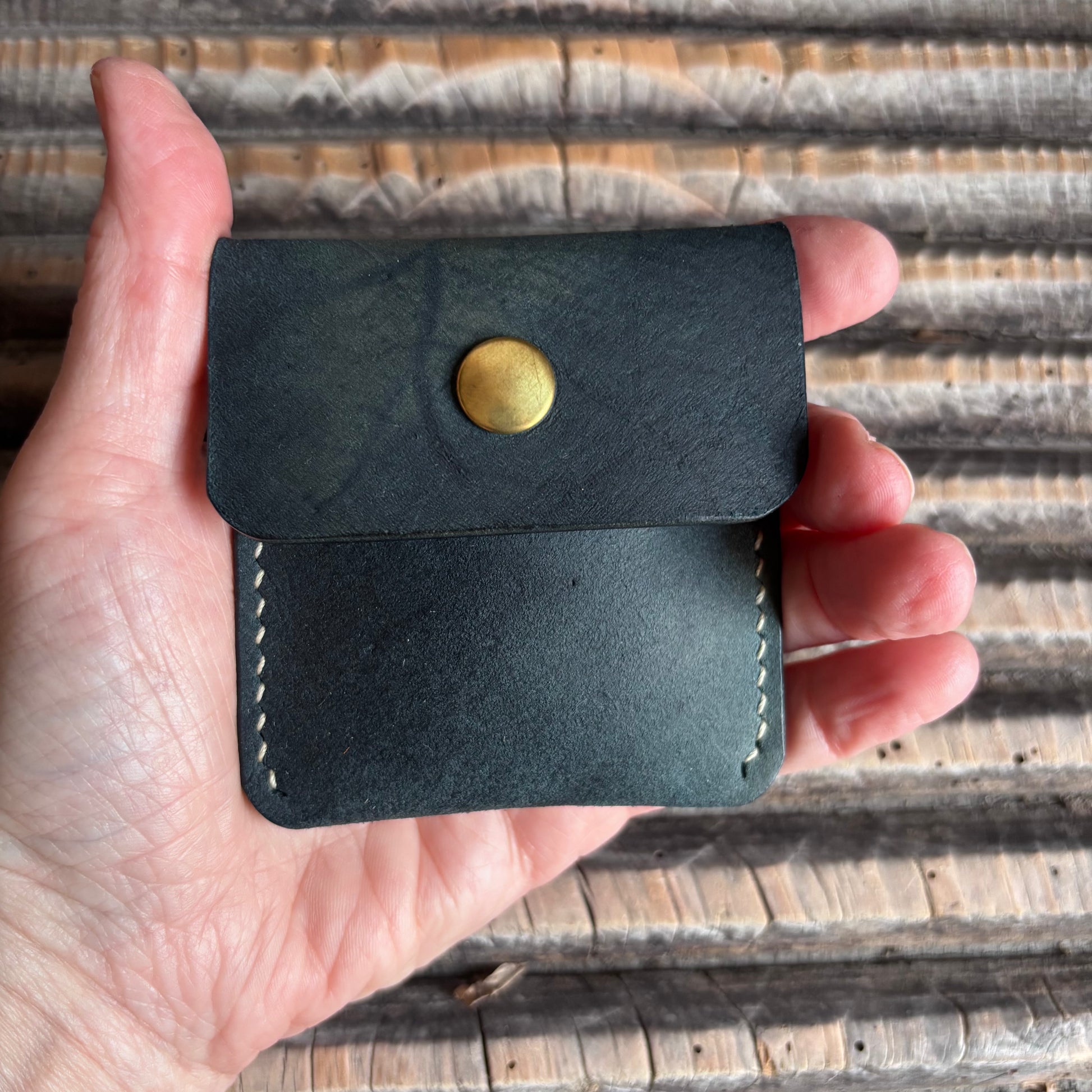 Veleta - Coin keeper in Shell Cordovan Culatta Cavallo Flower: Blue