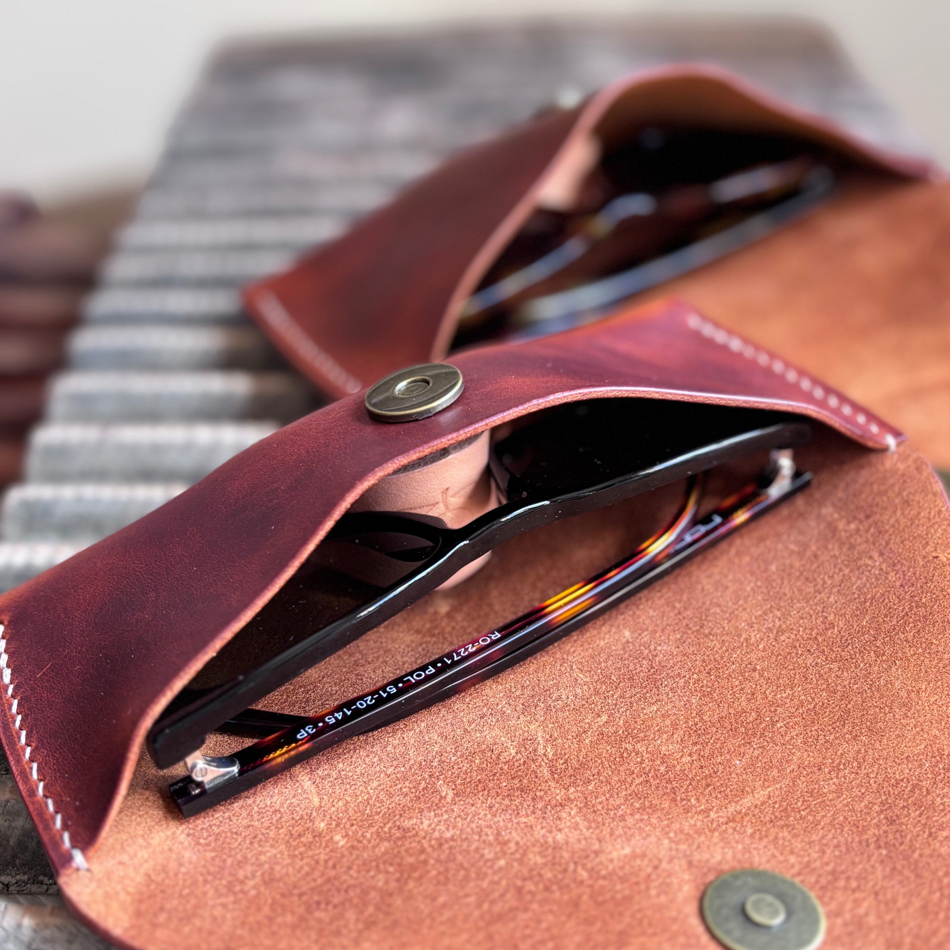 Mira - Glasses case, Badalassi Carlo waxy Olmo