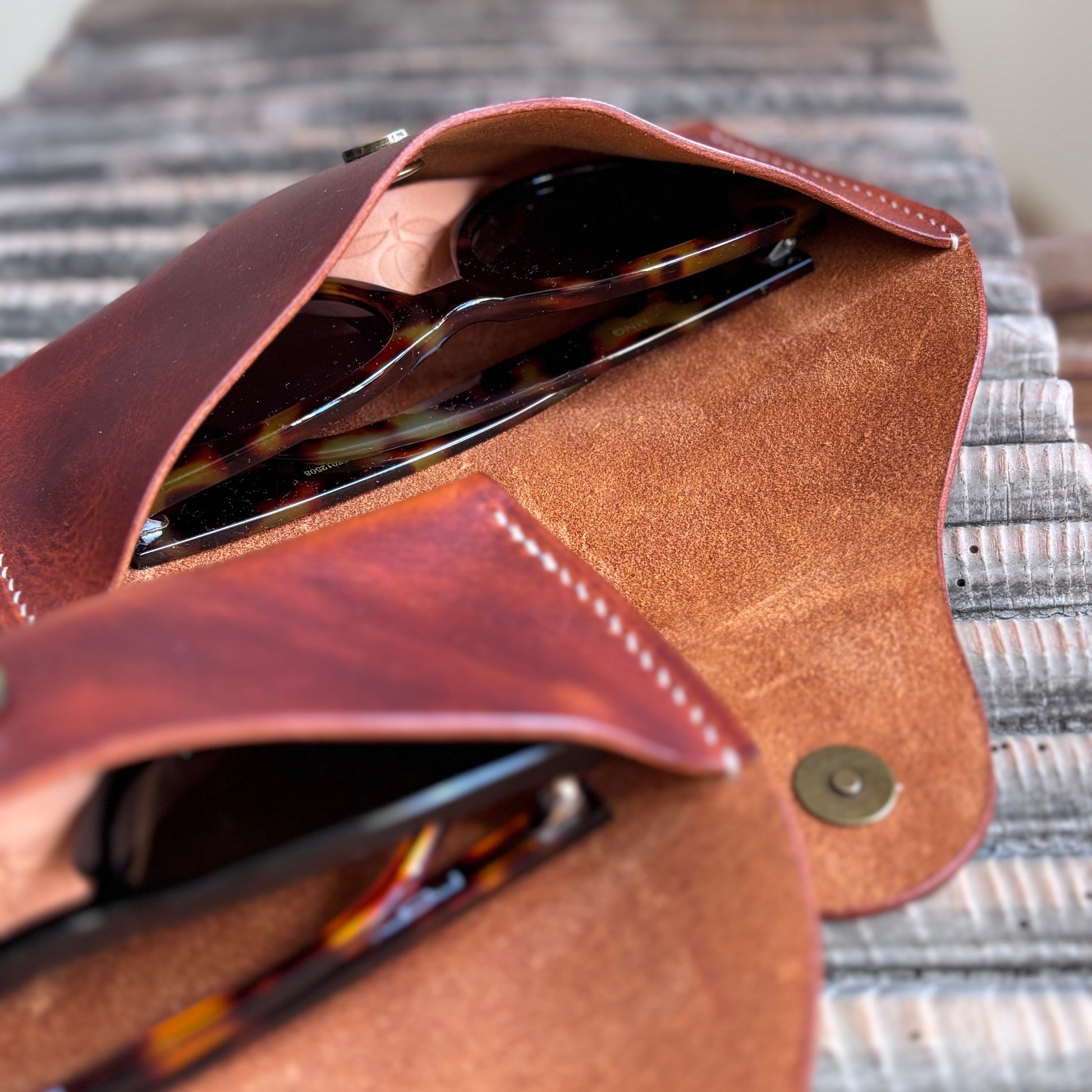 Mira - Glasses case, Badalassi Carlo waxy Olmo