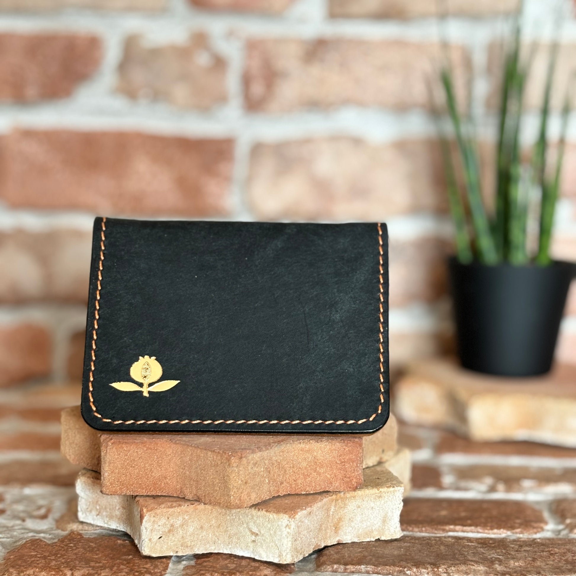 Quisquilla - Pueblo black and hand-marbled slots