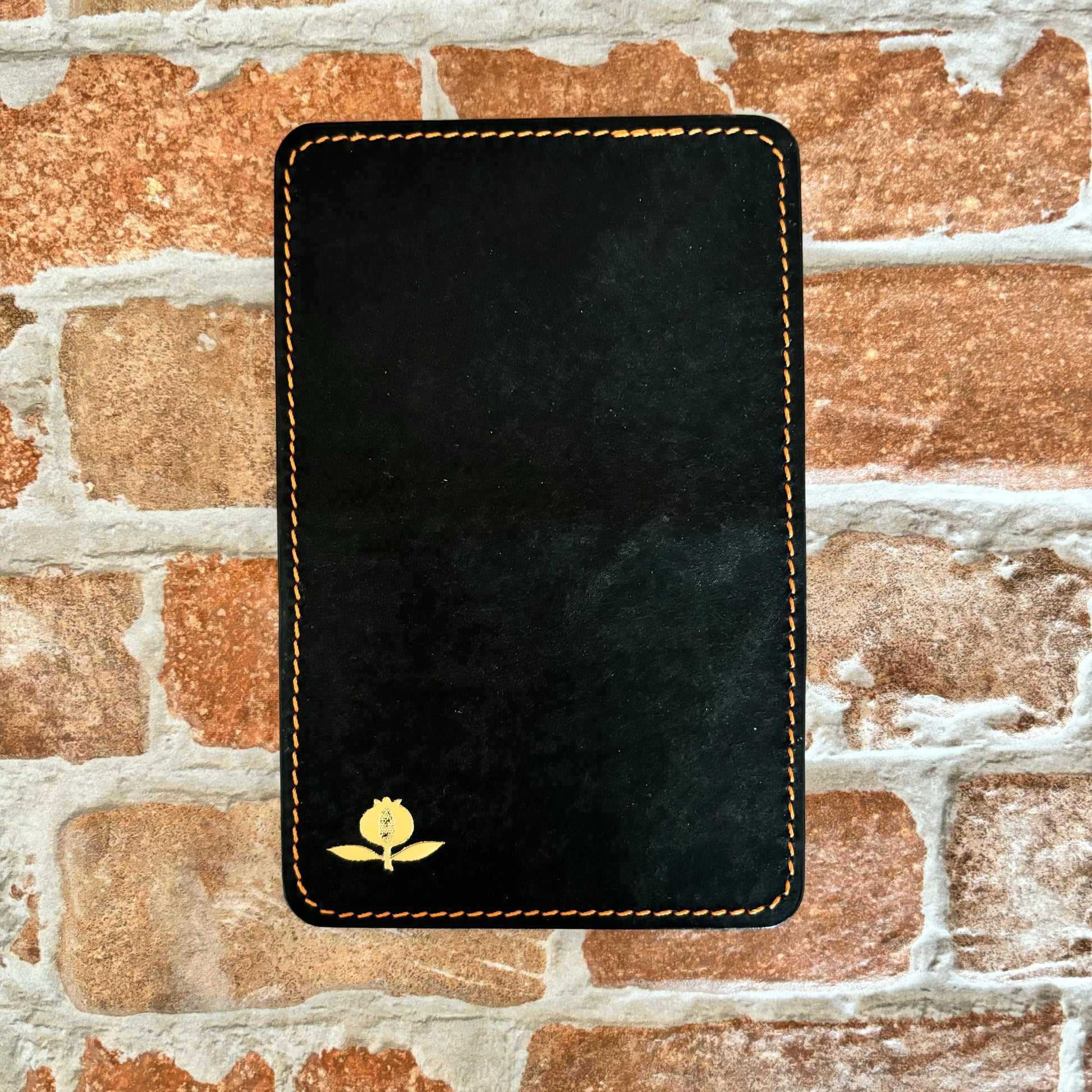 Quisquilla - Pueblo black and hand-marbled slots