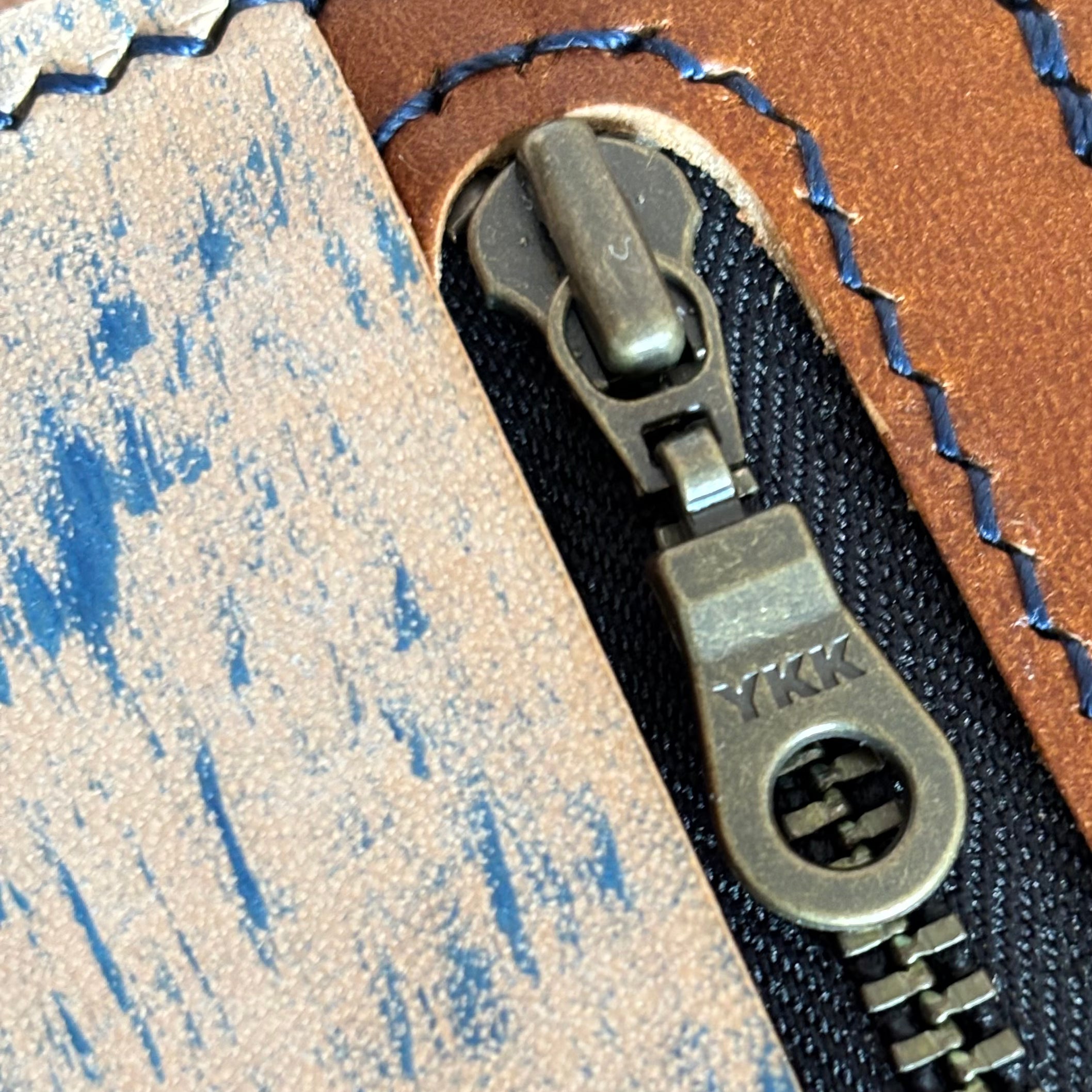 Baraka zip wallet - Minerva Nero with Whiskey Buttero and Blue Hactch