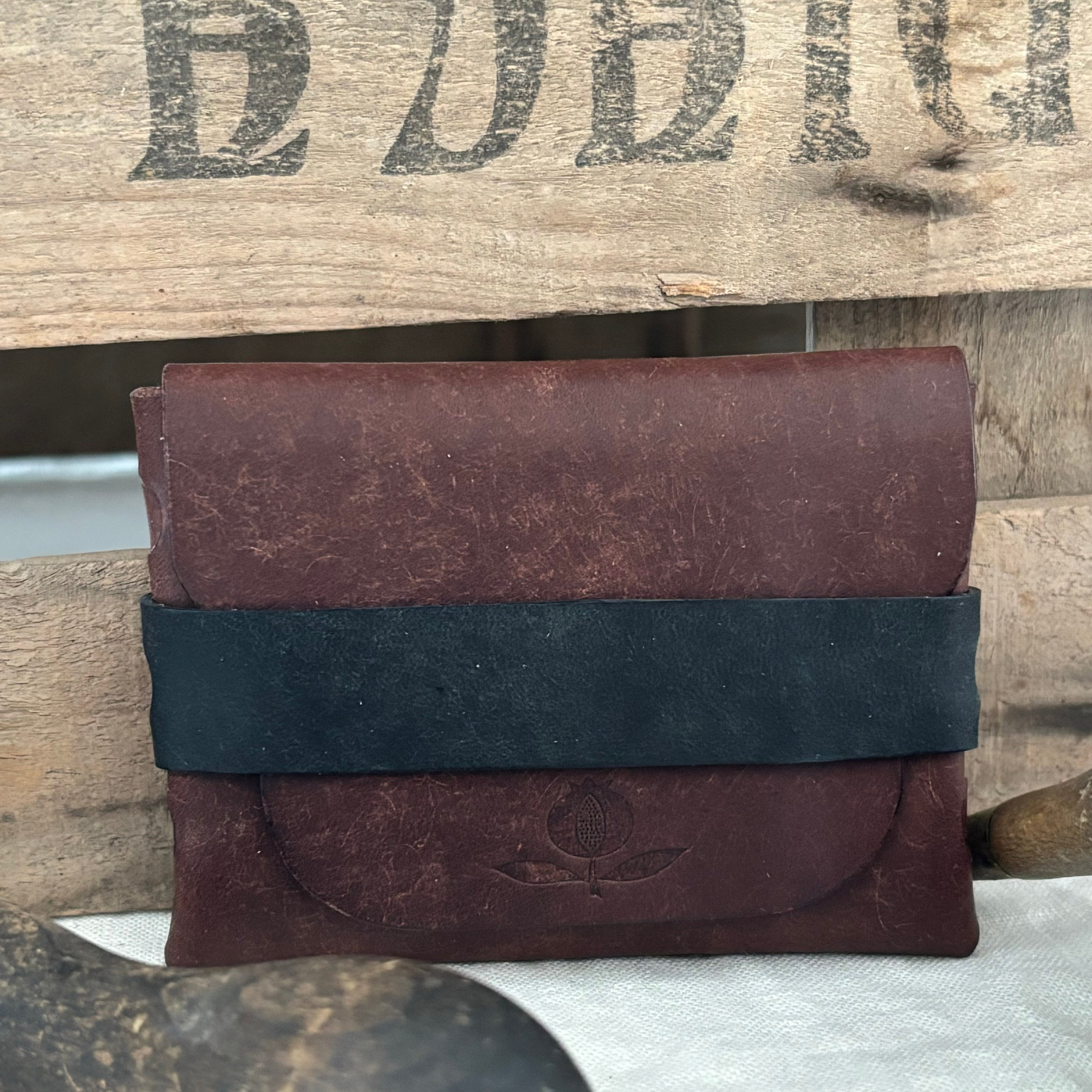 Candelón card case - Pueblo Chestnut and Black