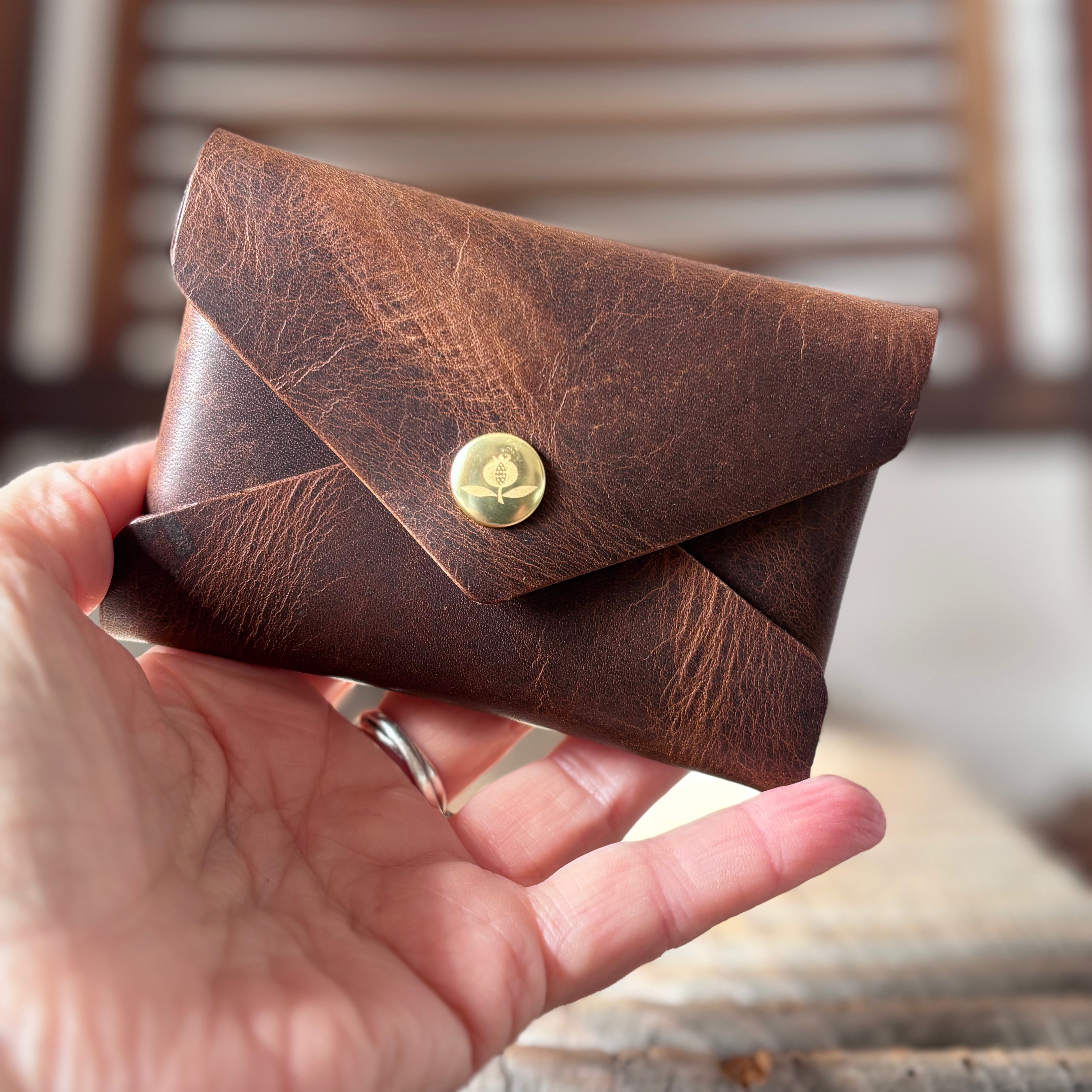 Pétalo envelope wallet - Horween Derby Nut Brown