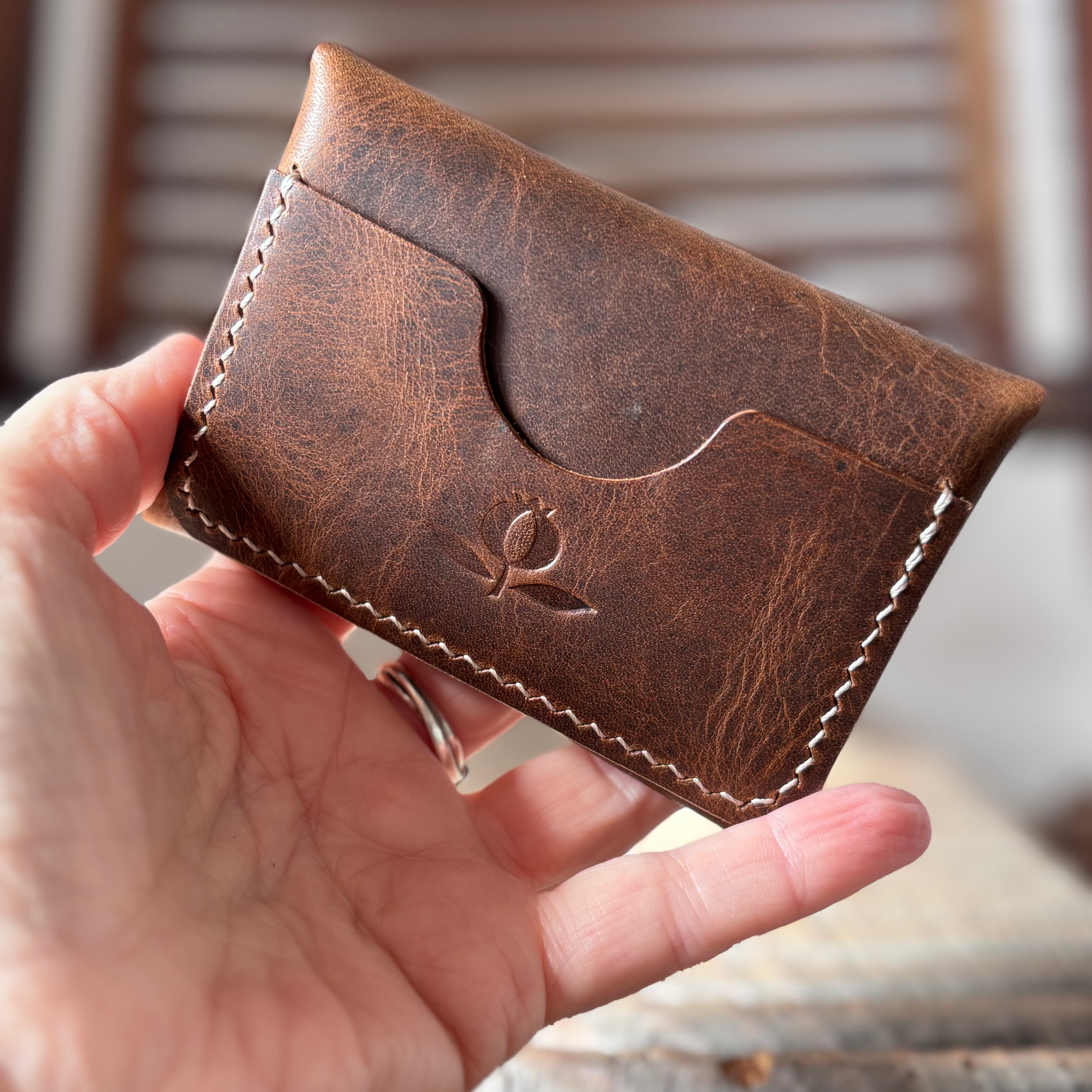 Pétalo envelope wallet - Horween Derby Nut Brown