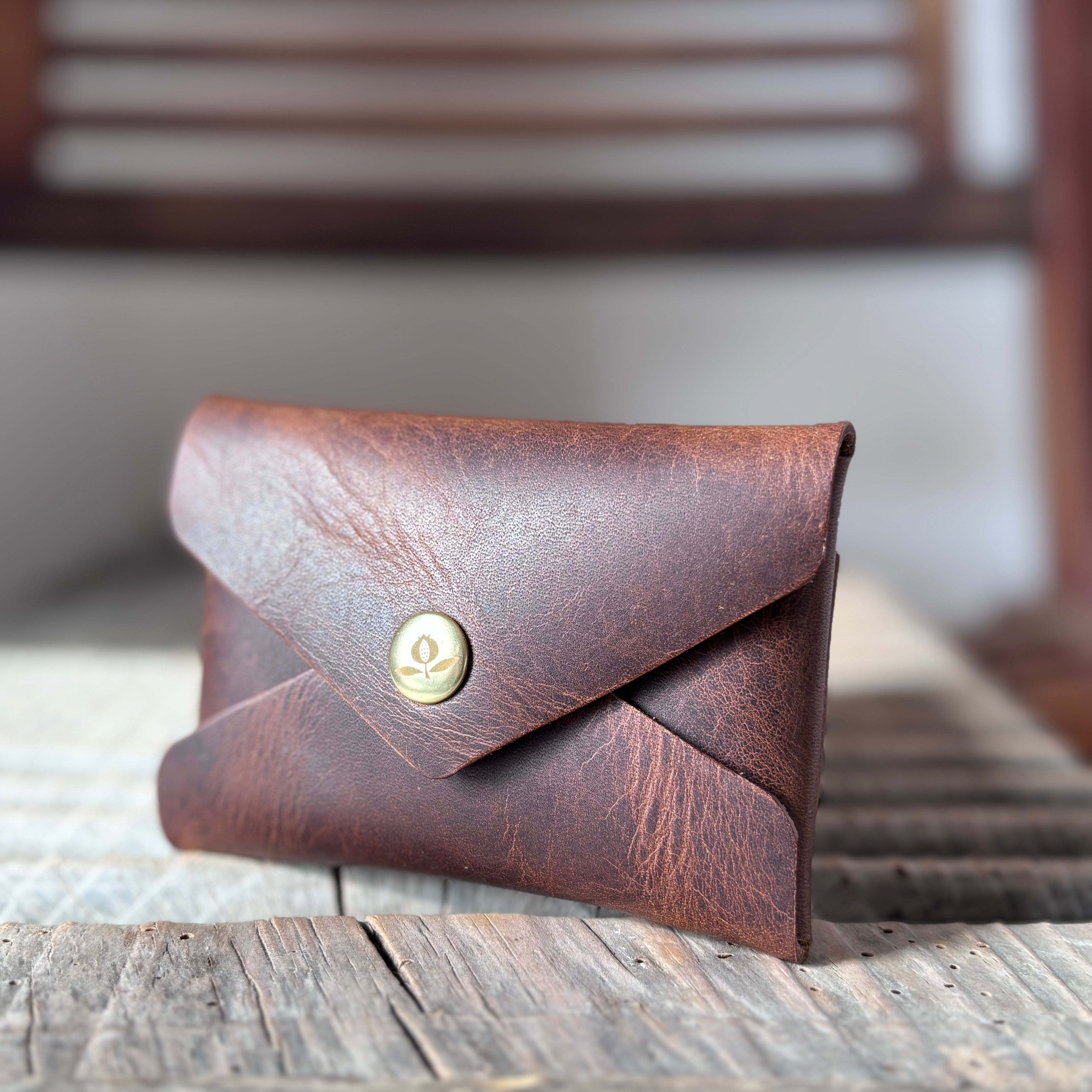 Pétalo envelope wallet - Horween Derby Nut Brown