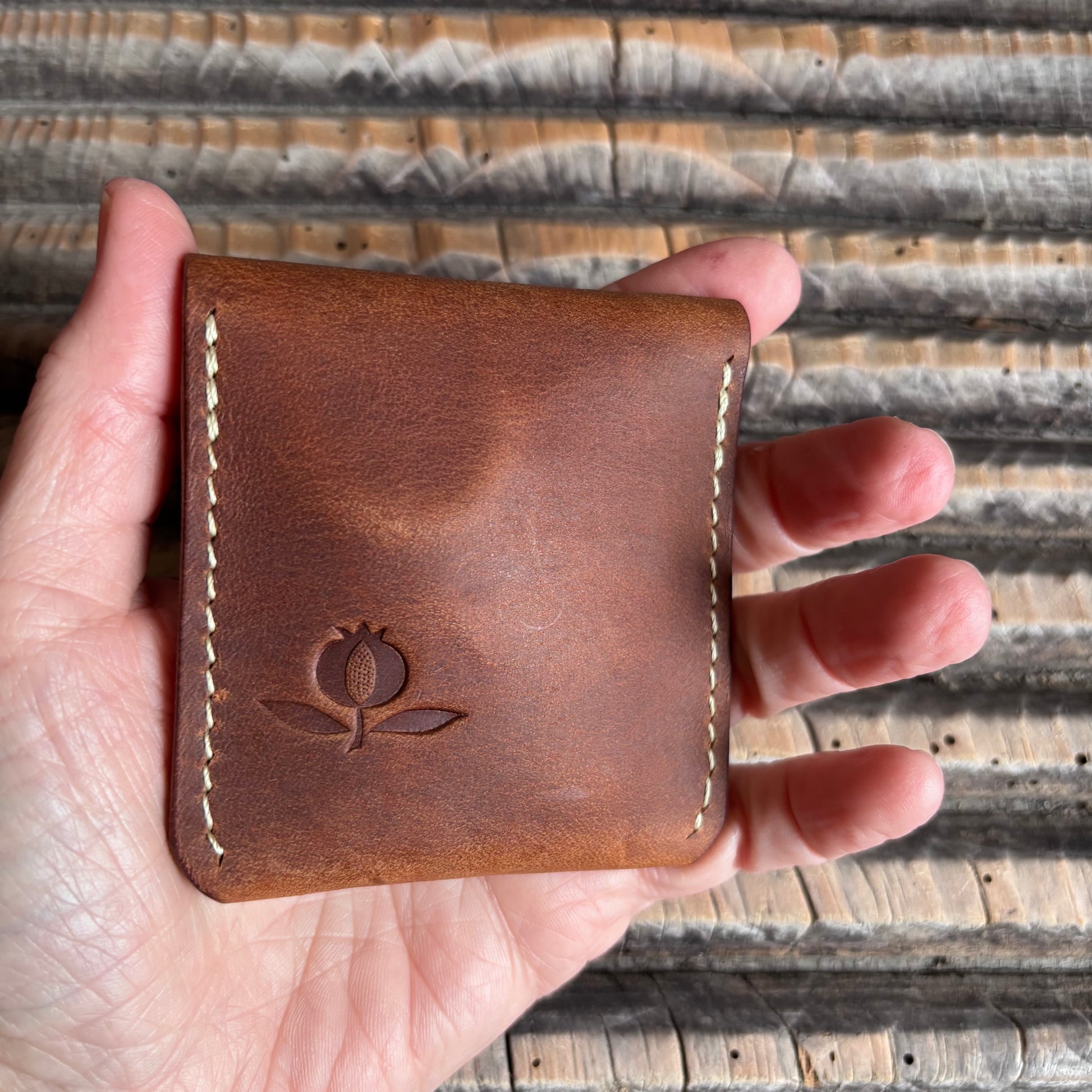 Veleta - Coin keeper in Shell Cordovan Culatta Cavallo Flower: Whiskey
