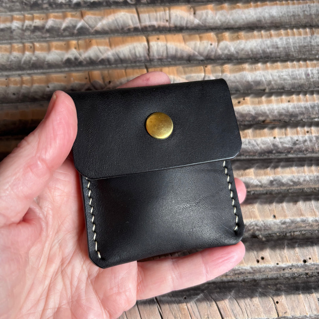 Veleta - Coin keeper in Shell Cordovan Culatta Cavallo Flower: Black