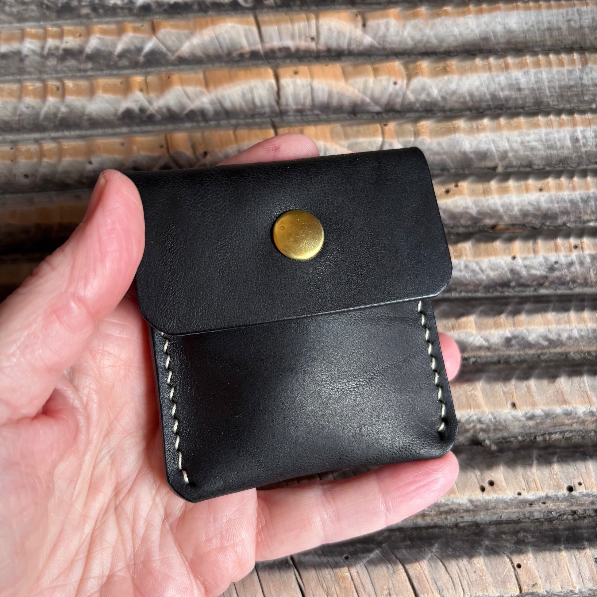 Veleta - Coin keeper in Shell Cordovan Culatta Cavallo Flower: Black