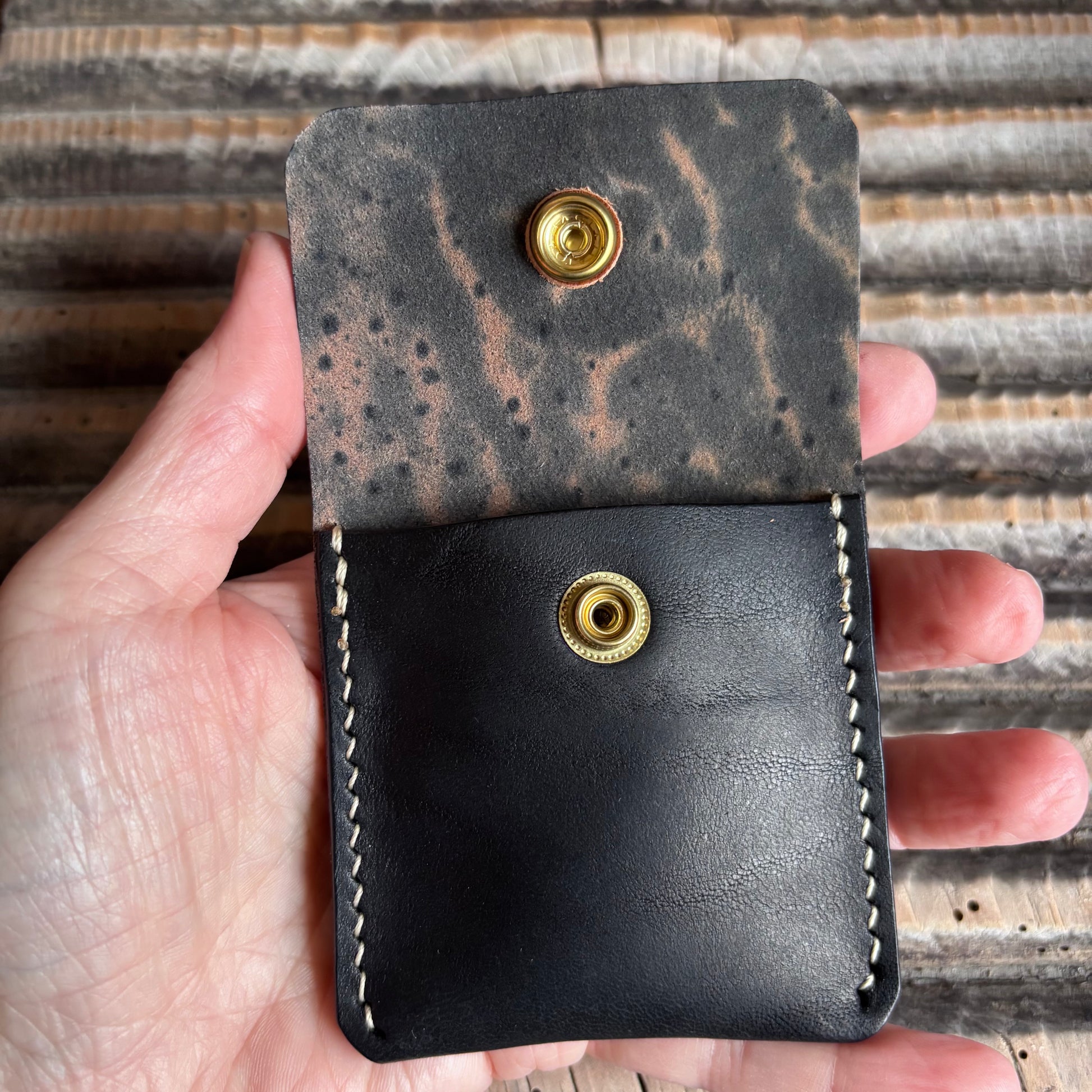 Veleta - Coin keeper in Shell Cordovan Culatta Cavallo Flower: Black