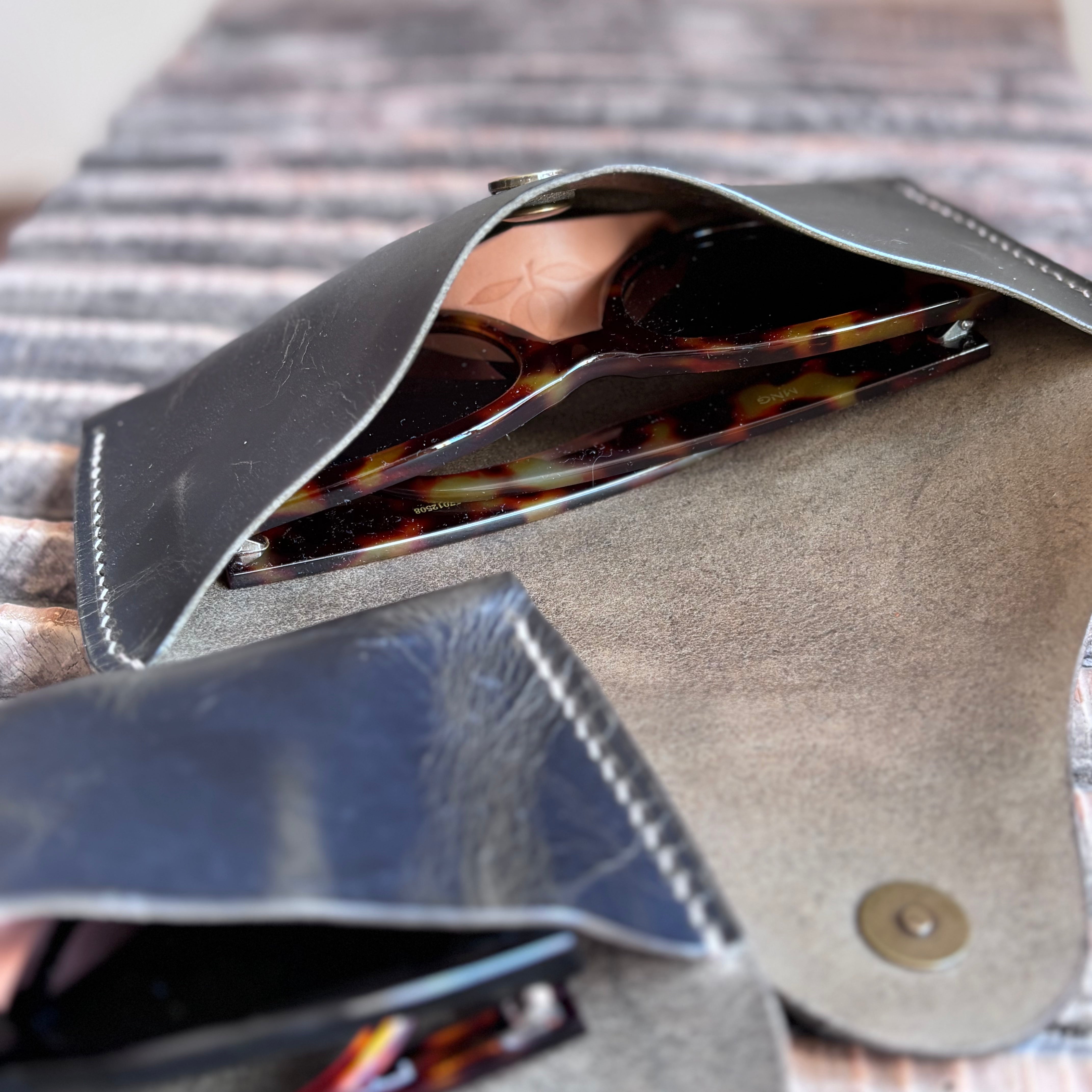 Mira - Glasses case, Badalassi Carlo waxy Grey
