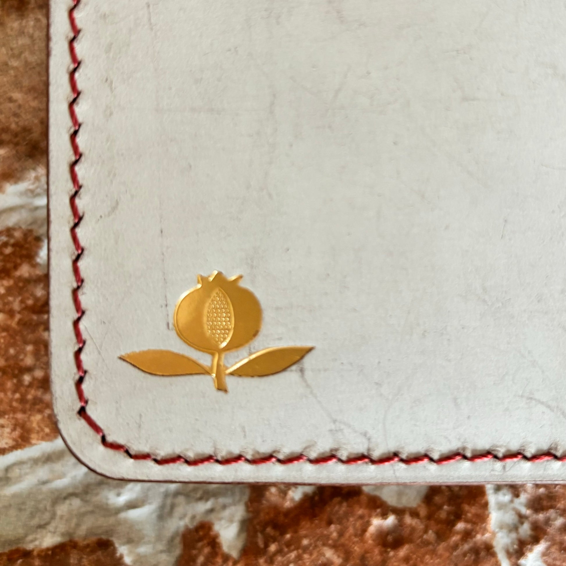 Quisquilla - with Chestnut Pueblo & copper/silver/gold card slides