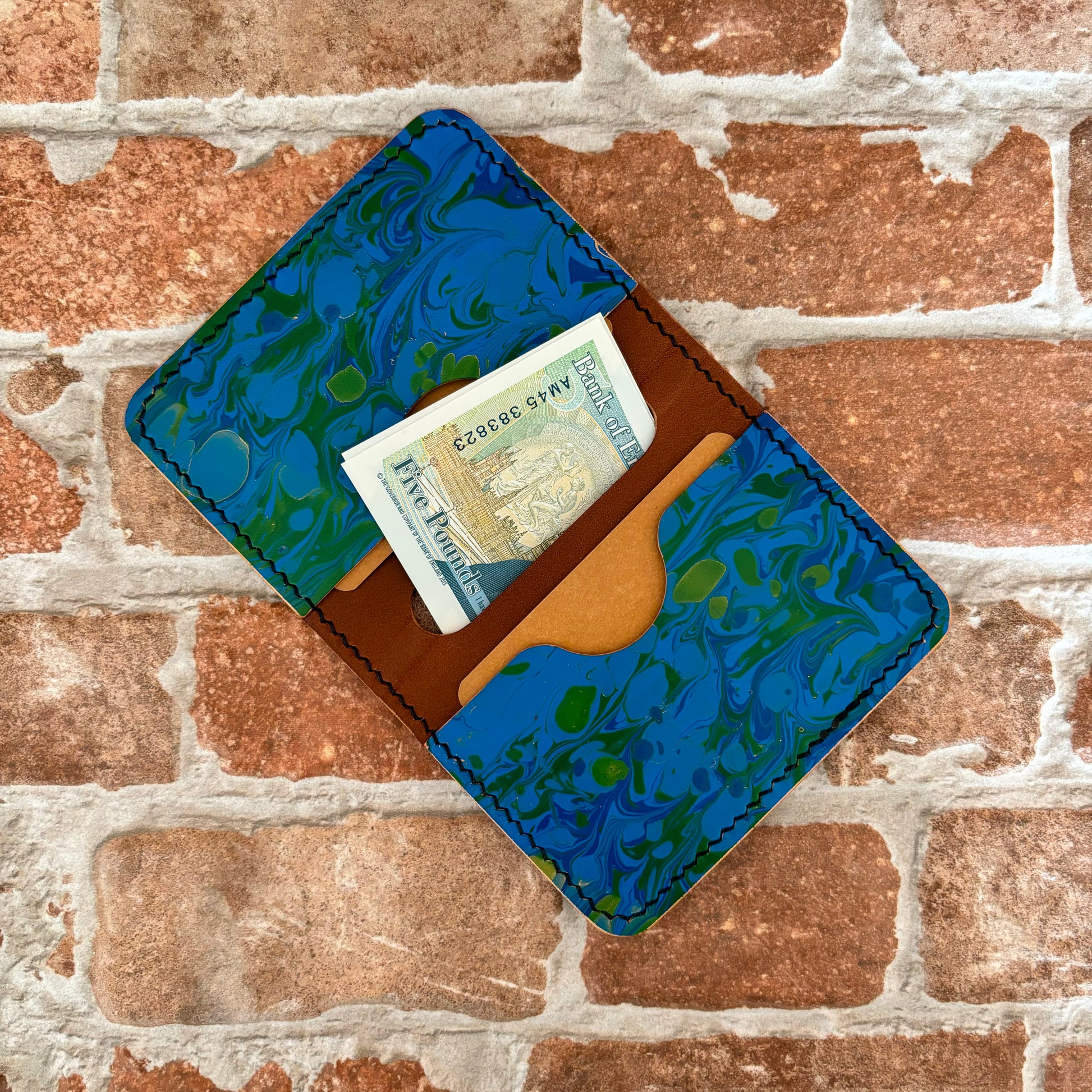 Quisquilla - Ghost leather with blue & green marbled