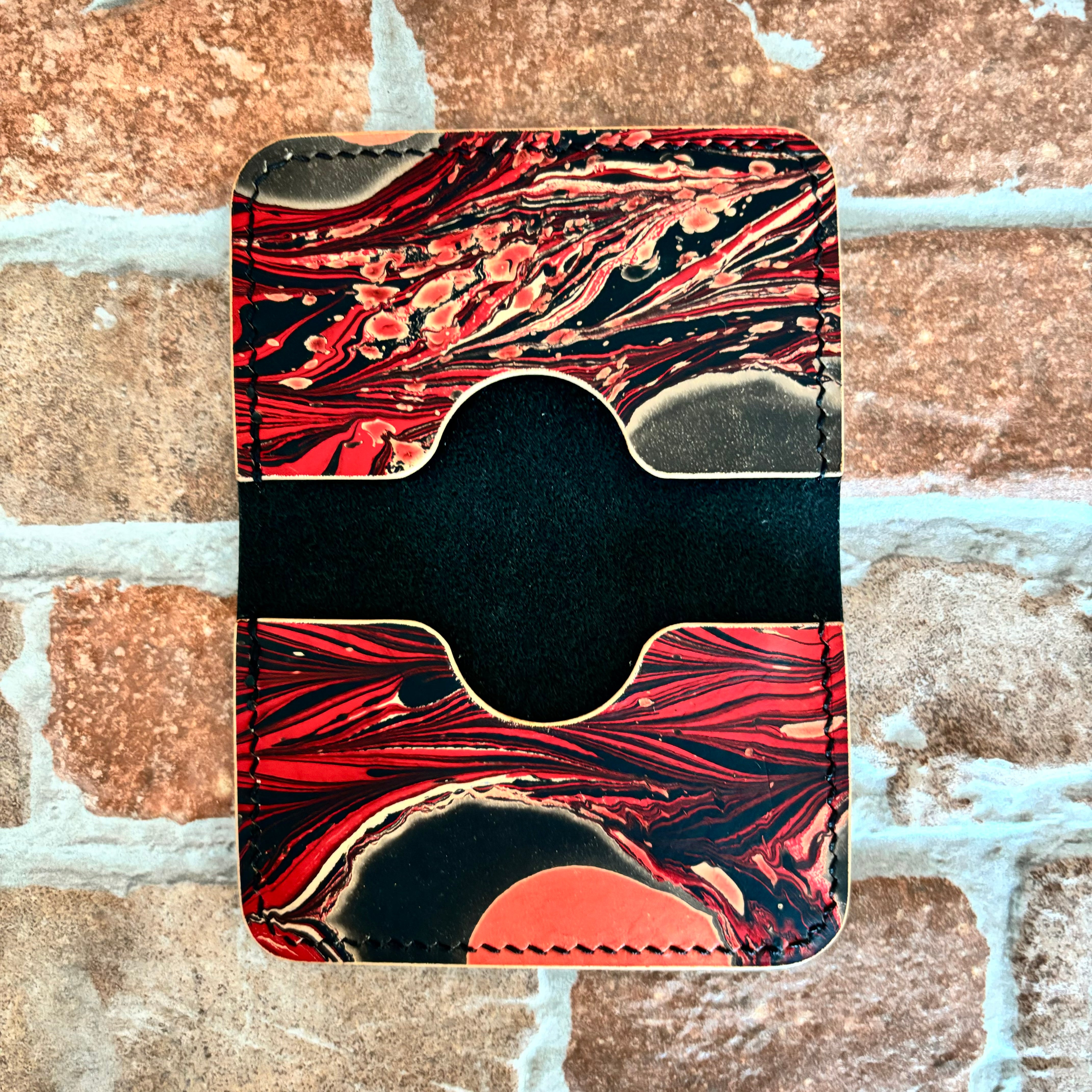 Matraquilla - Minerva Black with hand-marbled red/black