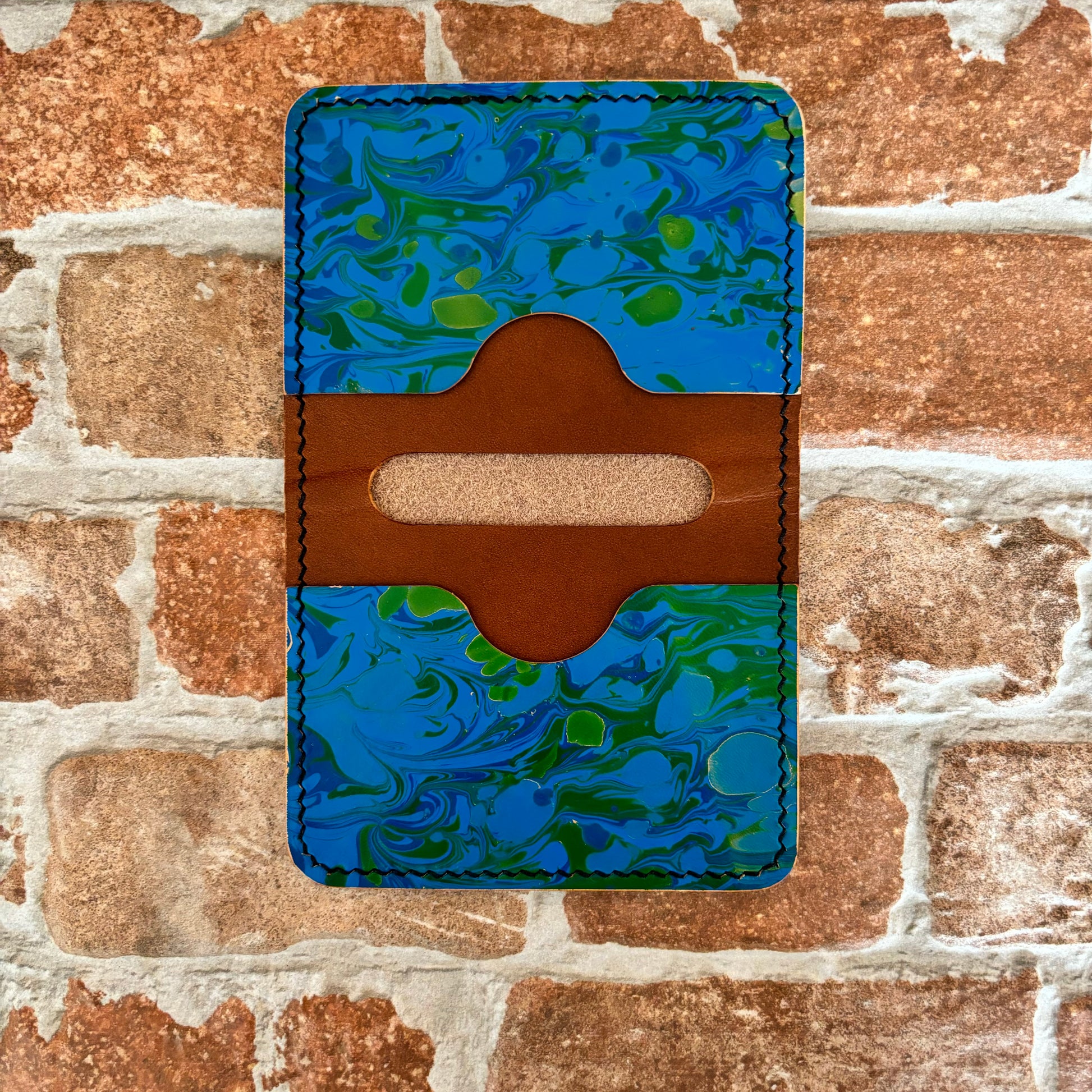 Quisquilla - Ghost leather with blue & green marbled