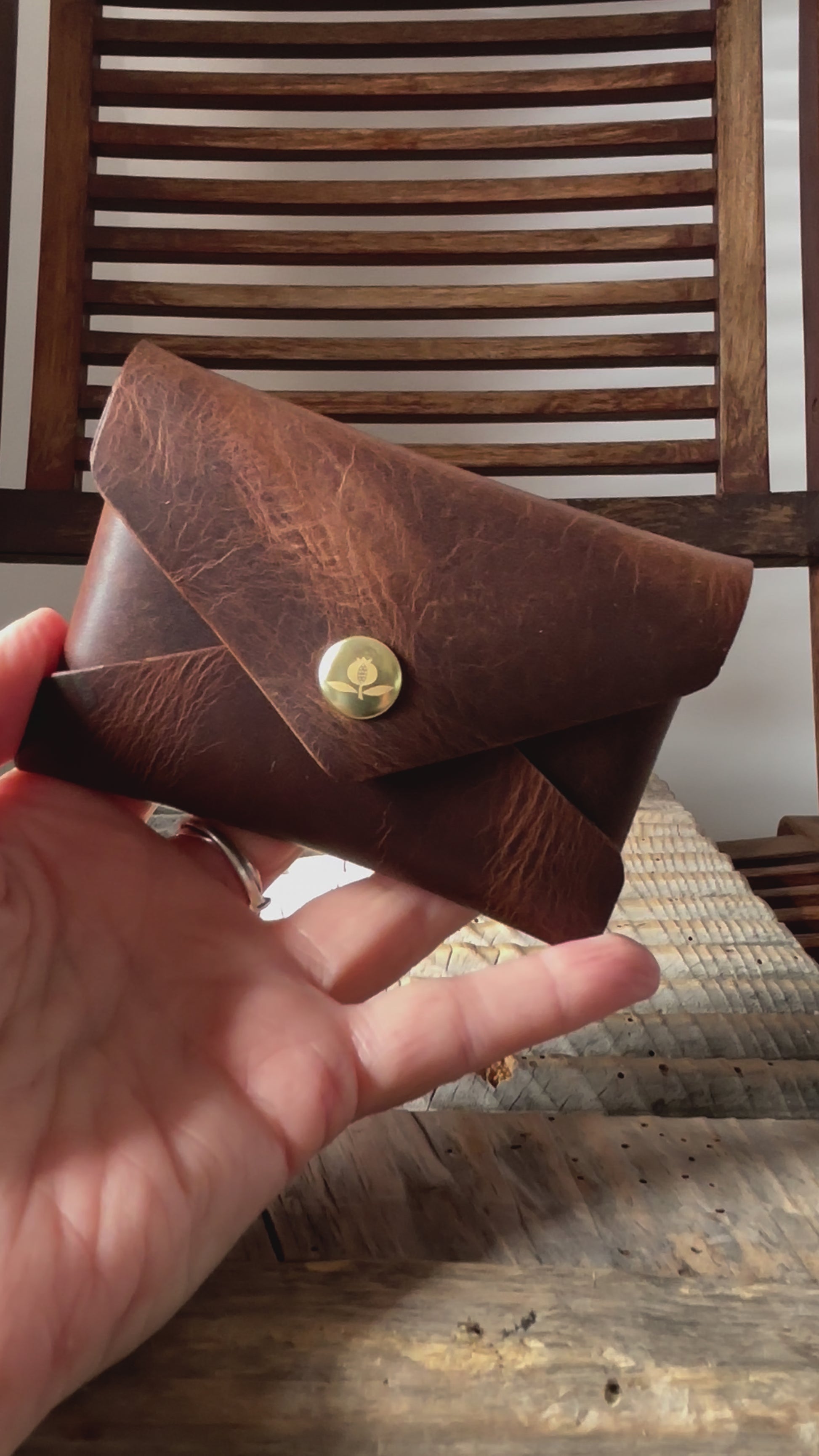 Pétalo envelope wallet - Horween Derby Nut Brown
